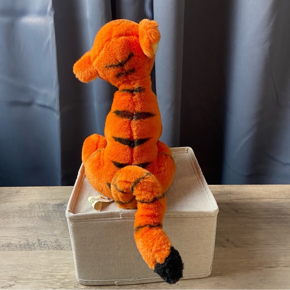 Walt Disney World Vintage Sitting Tigger Plush Stuffed Animal‎ Toy 8 inch - Picture 4 of 8